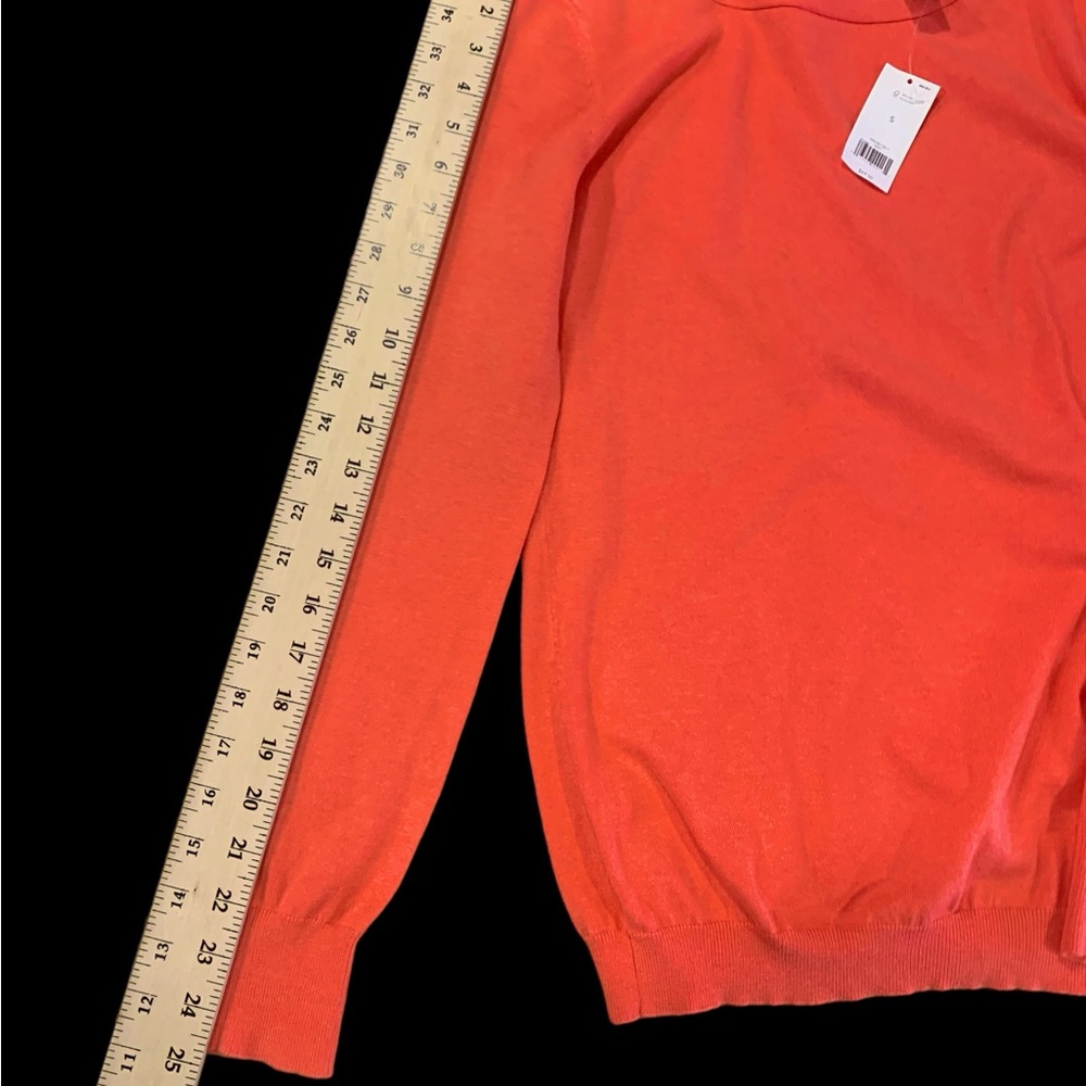 New Women’s Banana Republic Sweater - Picture 7 of 7
